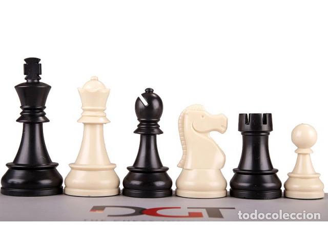 Coleccionismo deportivo: Chess. DGT Piezas de Ajedrez Pl&aacute;stico 95mm (en caja) - Foto 1