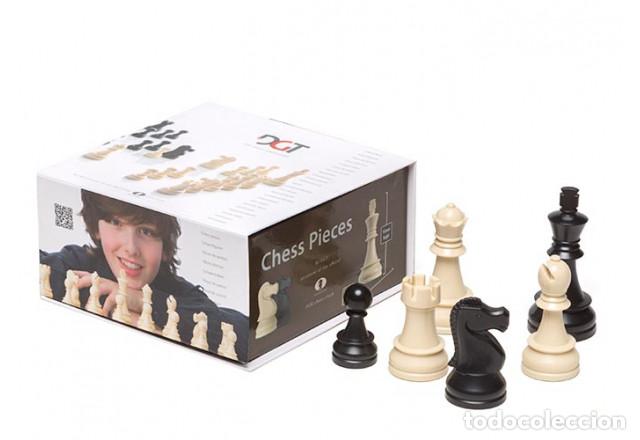 Coleccionismo deportivo: Chess. DGT Piezas de Ajedrez Pl&aacute;stico 95mm (en caja) - Foto 2