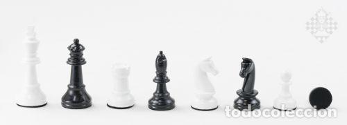 Coleccionismo deportivo: Ajedrez. Chess. Chessmen, plastic, white-black kh 90 mm, plastic bag - Foto 1