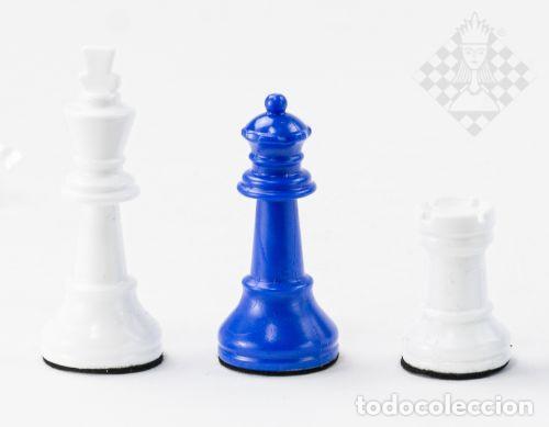 Coleccionismo deportivo: Ajedrez. Chess. Chessmen, plastic, white-blue kh 90 mm, plastic bag - Foto 2