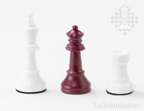 Coleccionismo deportivo: Ajedrez. Chess. Chessmen, plastic, white-red kh 90 mm, plastic bag - Foto 2