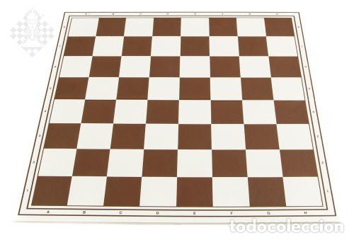 Coleccionismo deportivo: Ajedrez. Chess. Chessboard, foldable, brown-white plastic, 40 mm squares - Foto 1