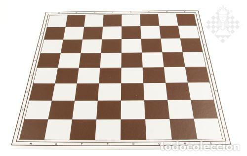 Coleccionismo deportivo: Ajedrez. Chess. Chessboard, foldable, brown-white plastic, 50 mm squares - Foto 1