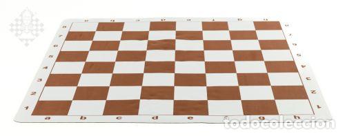 Coleccionismo deportivo: Ajedrez. Chess. Chessboard, rollable, brown-white plastic, 57 mm squares - Foto 1
