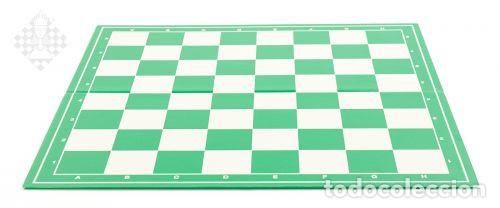 Coleccionismo deportivo: Ajedrez. Chess. Chessboard, foldable, green-white plastic, field 55 mm - Foto 1