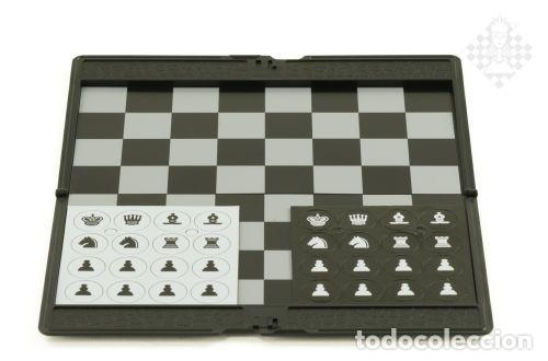 Coleccionismo deportivo: Ajedrez. Travel chess, magnetic, folding - Foto 1