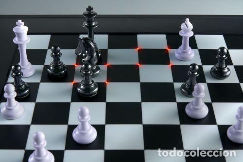 Coleccionismo deportivo: Ajedrez. Millennium The King Competition chess computer OFERTA!!! - Foto 2
