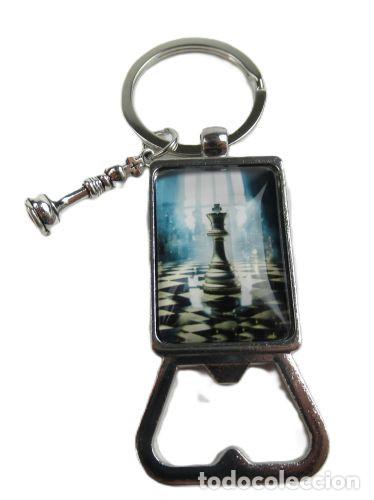 Coleccionismo deportivo: Ajedrez. Chess. Key ring with bottle opener and king