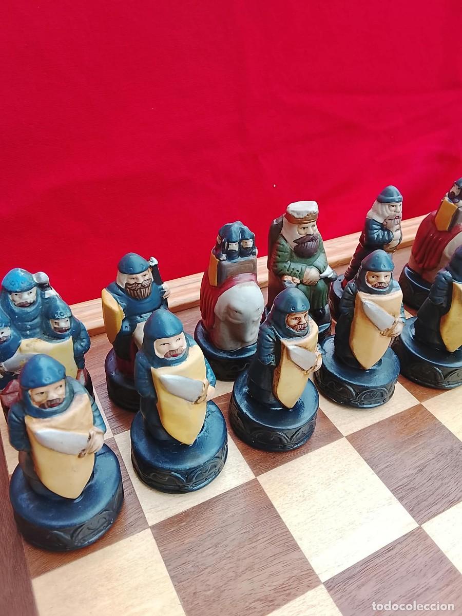Coleccionismo deportivo: AJEDREZ MEDIEVAL- TABLERO CAJA - Foto 3