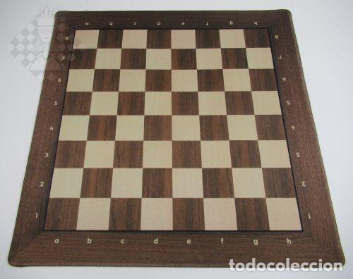 Colecionismo desportivo: Ajedrez. Chess. Chessboard rollable, walnut design mouse pad vinyl, 50 mm squares