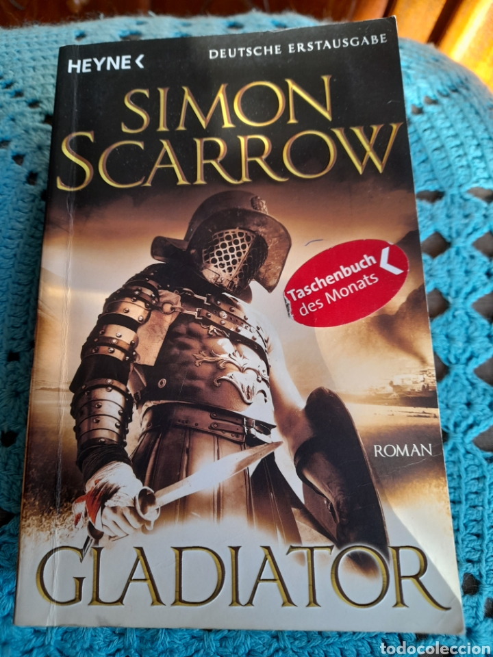 Gladiator by Simon Scarrow, Paperback