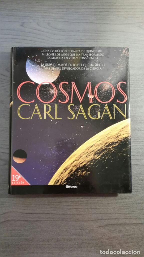 Libros antiguos: COSMOS CARL SAGAN - Foto 1