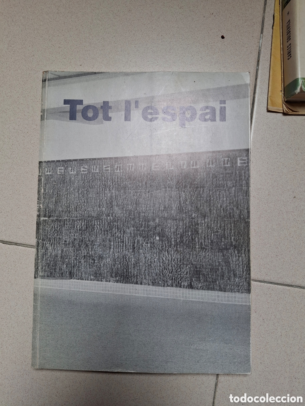 Libros antiguos: Libro Tot lespai 1993 - Foto 1