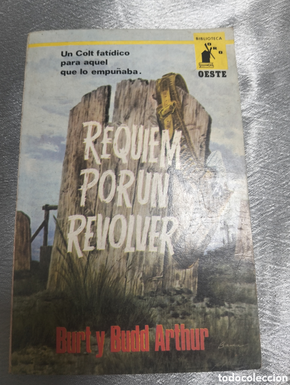 Libros antiguos: Requiem por un revolver ..