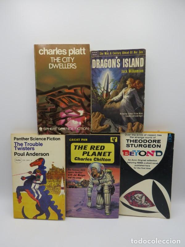 Antiquarische B&uuml;cher: Pack 5 libros Ciencia Ficci&oacute;n Vintage Ingl&eacute;s: The Red Planet, The City Dwellers y Distop&iacute;as - Varios