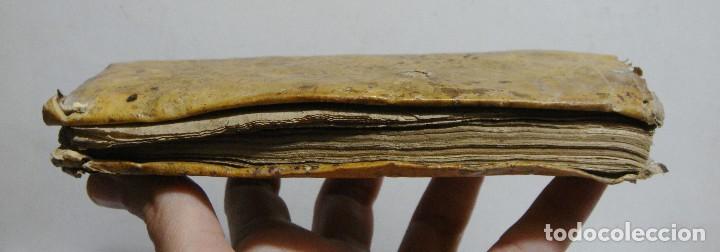 Libros antiguos: Libro de matem&aacute;ticas aplicado al comercio. Encuadernaci&oacute;n en pergamino. - Foto 4