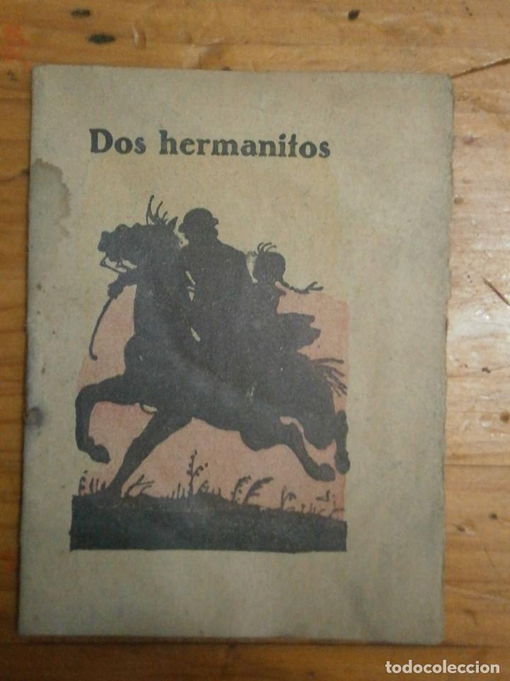Libros antiguos: DOS ERMANITOS A&Ntilde;OS 60 70 - Foto 1