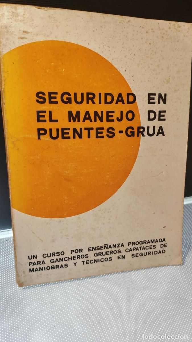 Libros antiguos: manual t&eacute;cnico y formativo titulado &rdquo;Seguridad en el manejo de puentes-gr&uacute;a&rdquo;.