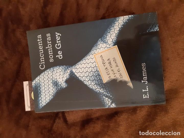 Libros antiguos: LIBRO DE LAS SOMBRAS DE GREY - Foto 2