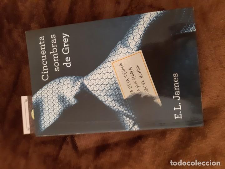 Libros antiguos: LIBRO DE LAS SOMBRAS DE GREY - Foto 4