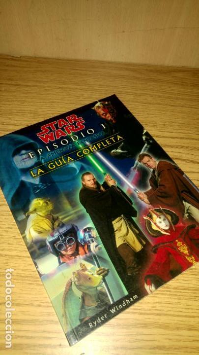 Libros antiguos: STAR WARS EPISODIO UNO: GU&Iacute;A COMPLETA - Foto 1