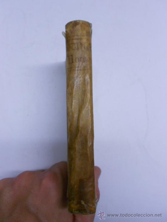 Libros antiguos: LIBRO EN PERGAMINO HORACIO OPERA HACIA 1750, 2 HOJAS , 234 PP. 8X14 CMS - Foto 1