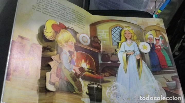 Libros antiguos: LA CENICIENTA TROQUELADO DESPLEGABLE - Foto 2