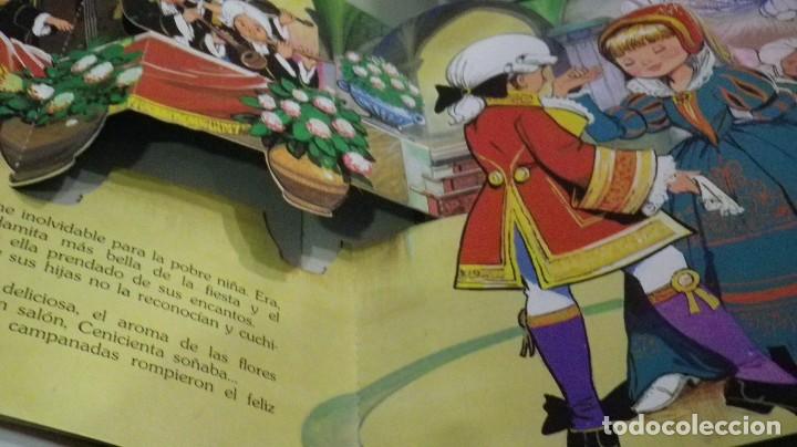 Libros antiguos: LA CENICIENTA TROQUELADO DESPLEGABLE - Foto 3
