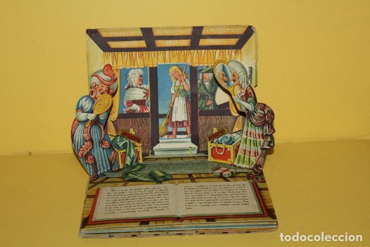 Libros antiguos: ANTIGUO CUENTO LA CENICIENTA -TROQUELADO - 1967 - Foto 2
