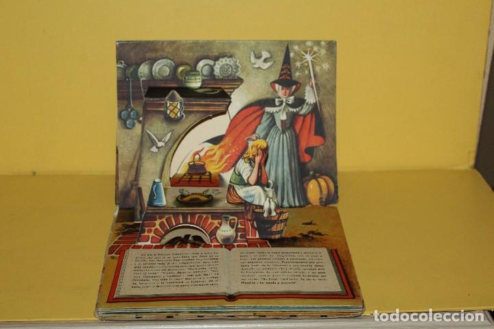 Libros antiguos: ANTIGUO CUENTO LA CENICIENTA -TROQUELADO - 1967 - Foto 3