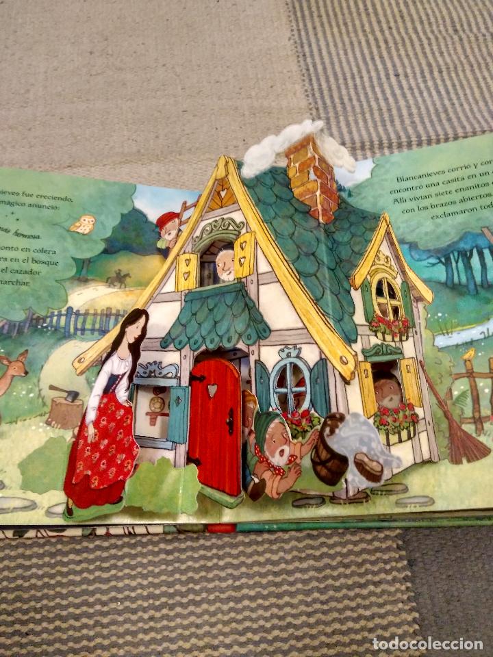 Libros antiguos: CUENTO  EN TRES DIMENSIONES DE  BLANCANIEVES EDITORIAL USBORNE - Foto 6