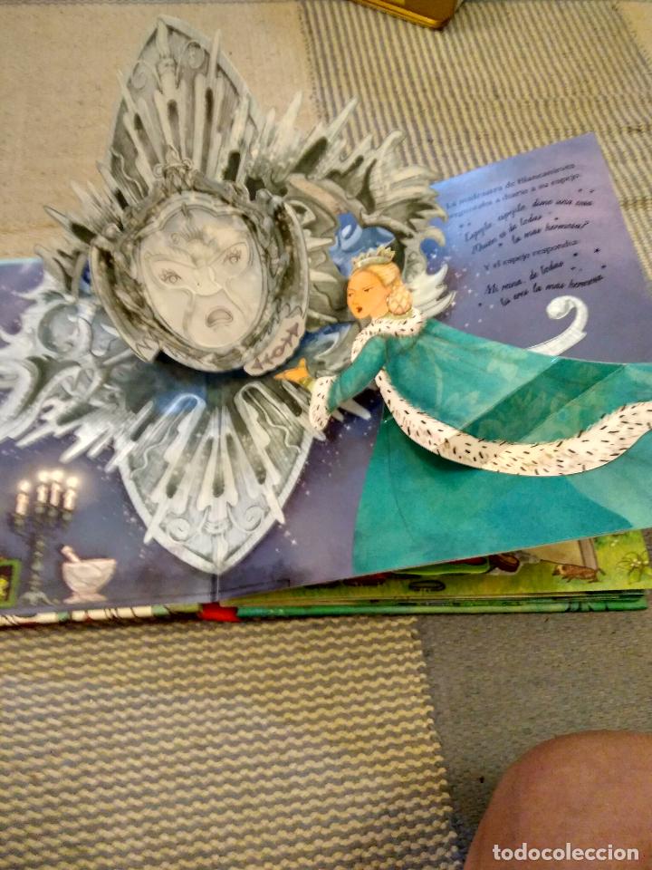 Libros antiguos: CUENTO  EN TRES DIMENSIONES DE  BLANCANIEVES EDITORIAL USBORNE - Foto 7