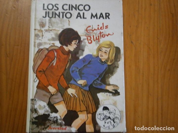 Libros antiguos: LOS CINCO JUNTO AL MAR - Foto 1