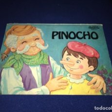 Libros antiguos: PINOCHO MIS CUENTOS FAVORITOS SERIE 2 EDINORMA NORMA ALOS 70 TROQUELADO. Lote 194113601