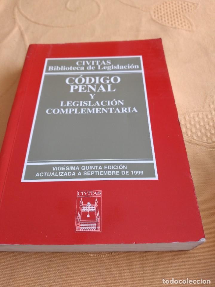 Libros antiguos: MM-250 LIBRO CODIGO PENAL Y LEGISLACION COMPLEMENTARIA - Foto 1