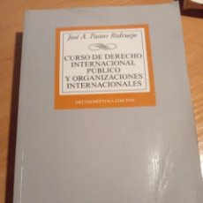 Libros antiguos: CURSO DE DERECHO INTERNACIONAL PÚBLICO YORGANIZACIÓNES INTERNACIONALES. Lote 314707333