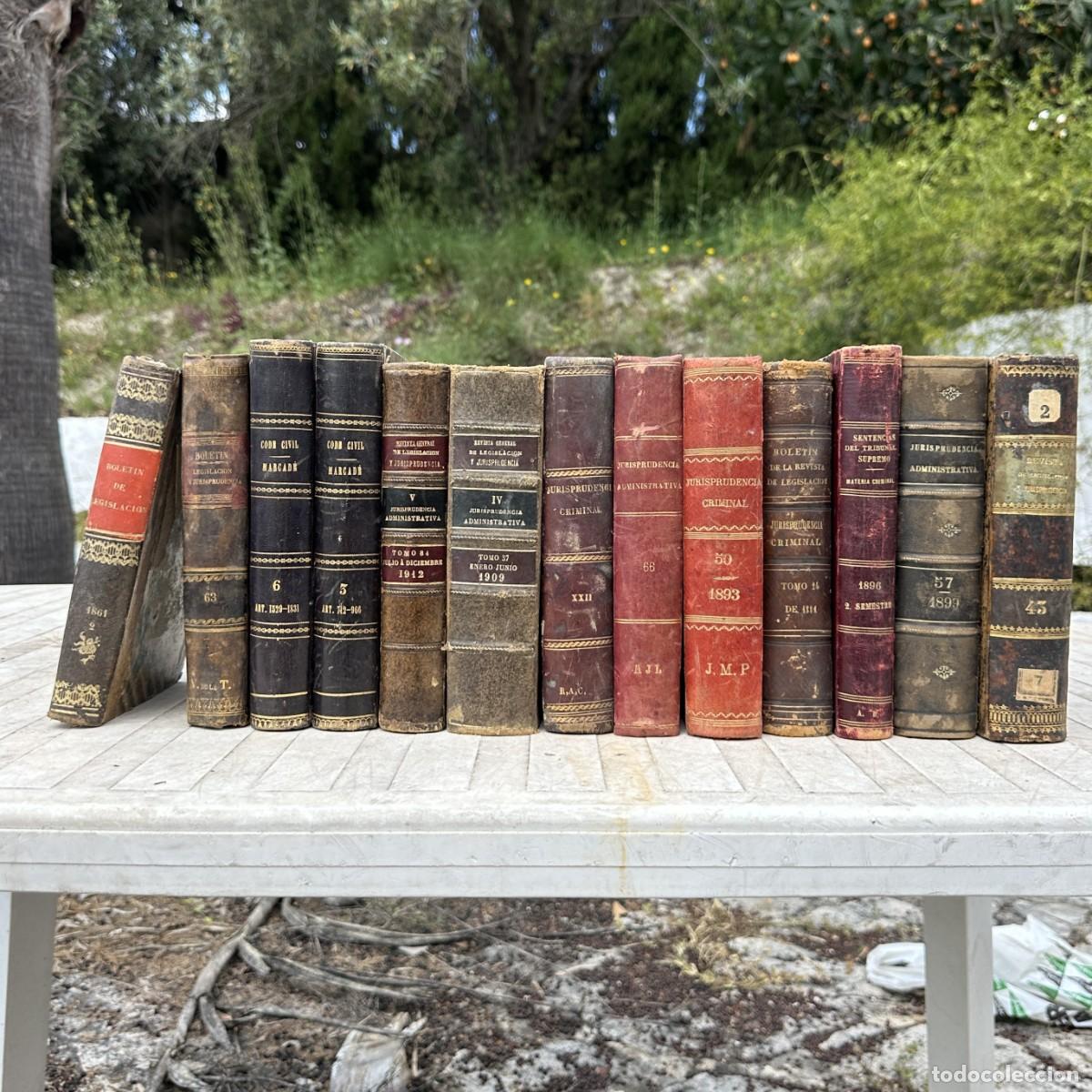 Antiquarische B&uuml;cher: XIX - LOTE DE 13 LIBROS ANTIGUOS CON BONITAS ENCUADERNACIONES - DERECHO -