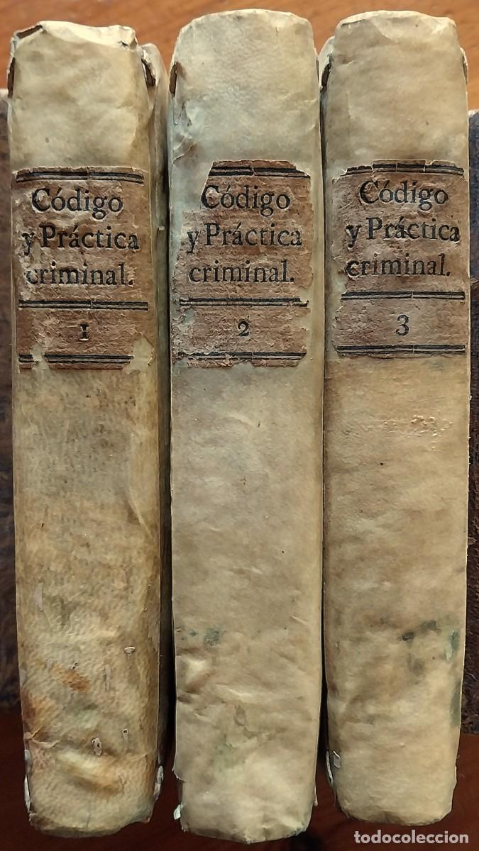 Libros antiguos: C&oacute;digo y pr&aacute;ctica criminal, de Vizca&iacute;no P&eacute;rez. Madrid, 1797. Pergamino. 3 tomos, obra completa.