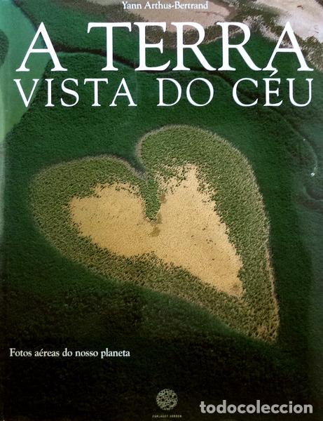 Libros antiguos: ARTHUS-BERTRAND. (Yann) - A TERRA VISTA DO C&Eacute;U.