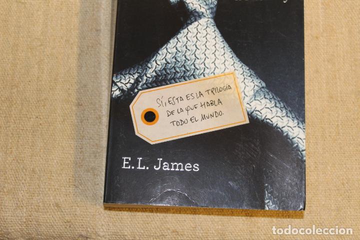 Libros antiguos: CINCUENTA SOMBRAS DE GREY/E.L. JAMES - Foto 3