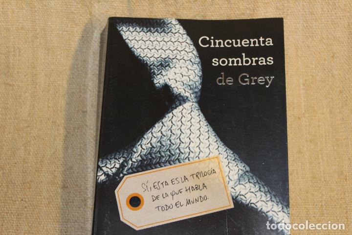 Libros antiguos: CINCUENTA SOMBRAS DE GREY/E.L. JAMES - Foto 4