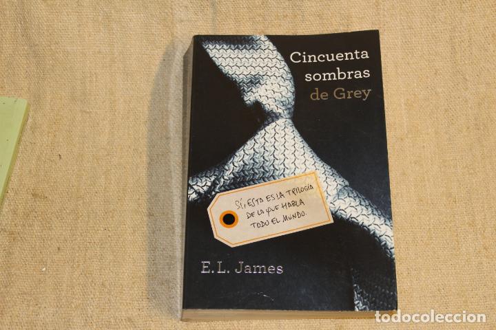 Libros antiguos: CINCUENTA SOMBRAS DE GREY/E.L. JAMES - Foto 1