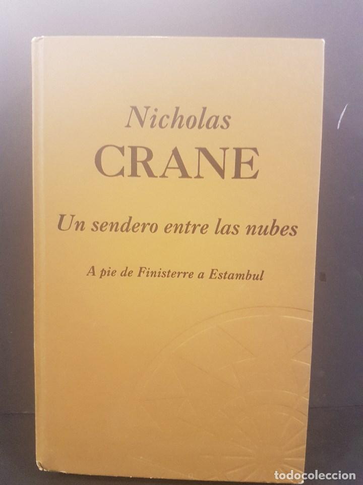 Libros antiguos: UN SENDERO ENTRE LAS NUBES, A PIE DE FINISTERRE A ESTAMBUL. NICHOLAS CRANE.ILUSTRADO.