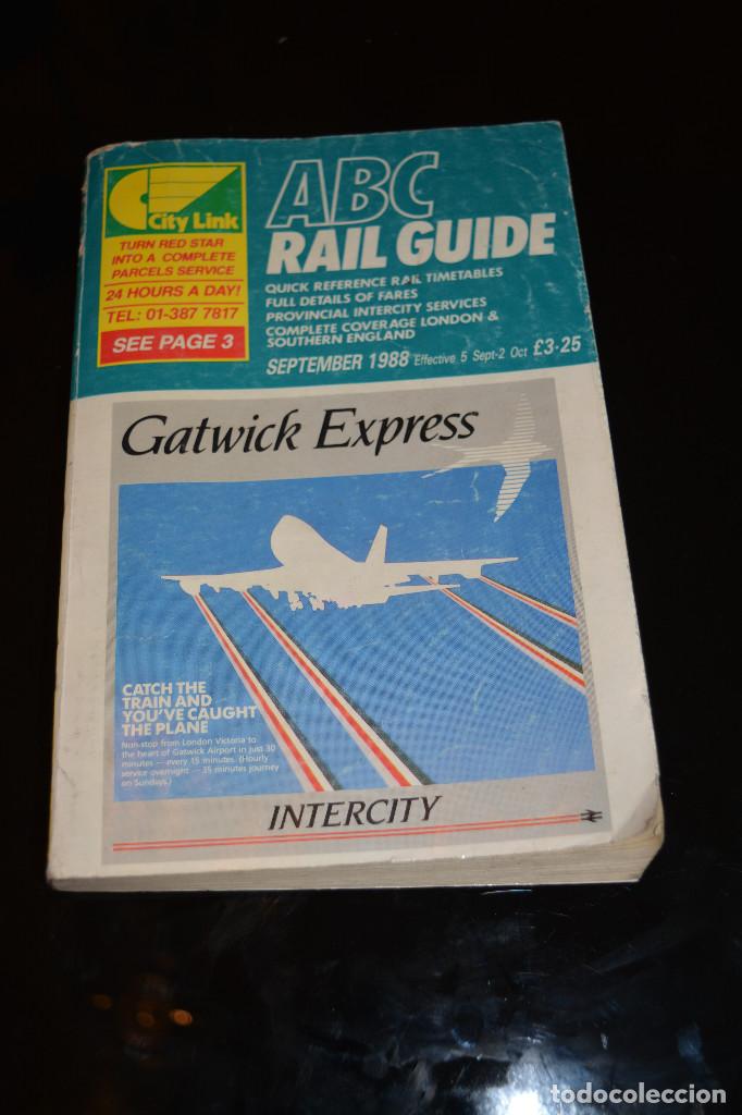 Antiquarische B&uuml;cher: LIBRO DE HORARIOS DE LOS FERROCARRILES INGLESES BR DE 1988 .648 PAGINAS