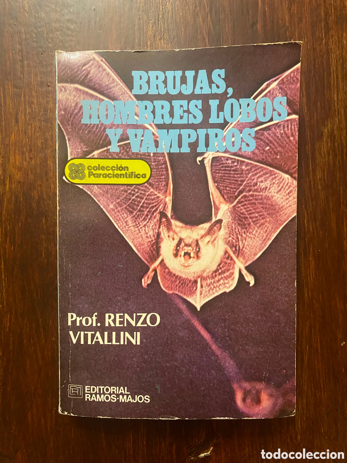 Libros antiguos: Brujas, hombres lobos y vampiros