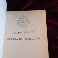 Libros antiguos: LA DIVISIÓN 82 EN LA GUERRA DE LIBERACIÓN. AA.VV.. ED. BLASS S.A. 1945