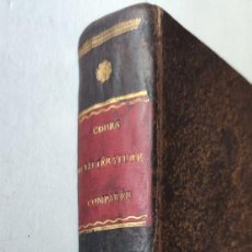 Libros antiguos: COURS DE LITERATURA COMPARÉE. PASTA ESPAÑOLA. PREMIER TOME. PARIS 1818. ETIQUETE OFICIAL DECASA REAL