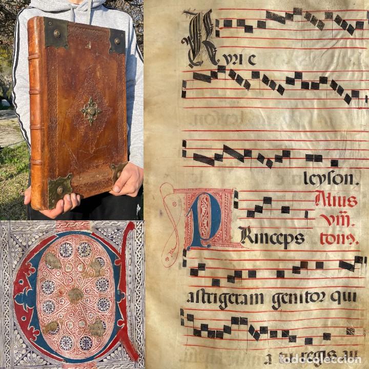 Libros antiguos: SIGLO XVI - IMPONENTE CANTORAL CON TODAS SUS HOJAS MANUSCRITAS SOBRE PERGAMINO, 65 FOLIOS GREGORIANO. Lote 246993720