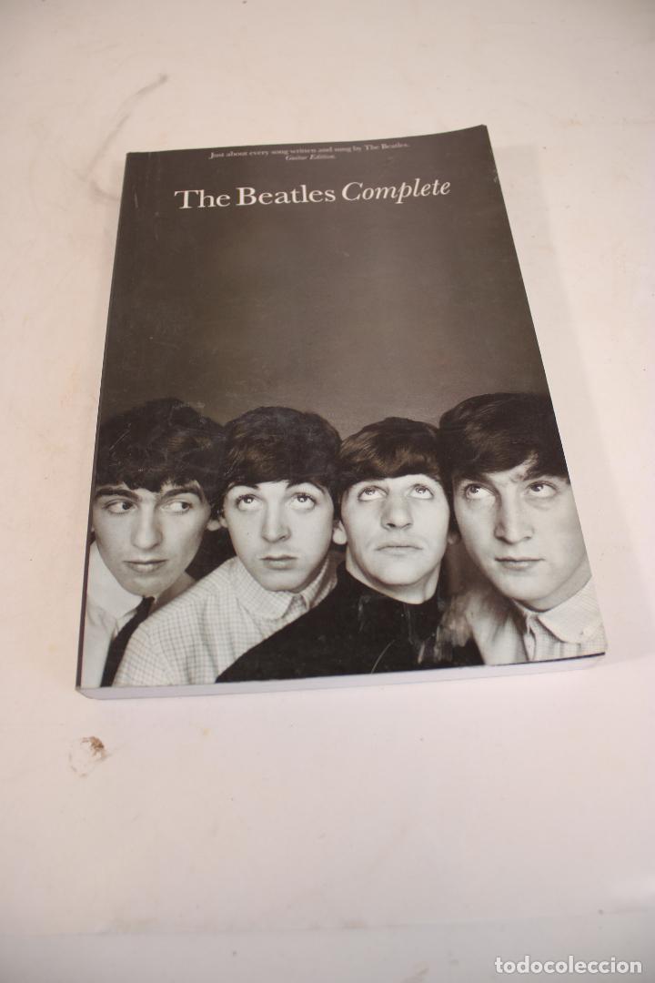 Libros antiguos: the beatles complete - Foto 1