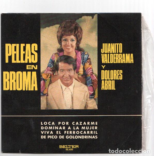 Livros antigos: Disco 45 RPM Sencillo: PELEAS EN BROMA, Juanito Valderrama y Dolores Abril - Loca por cazarme - Juan